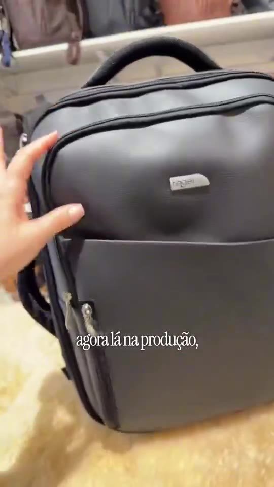 Mochila personalizada com aplicação da marca