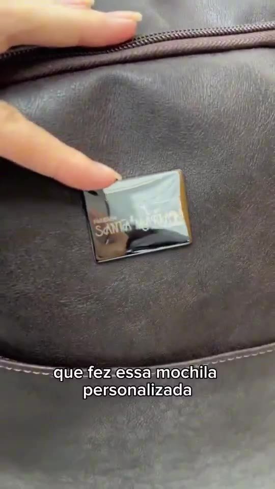 Marca aplicada em mochila personalizada